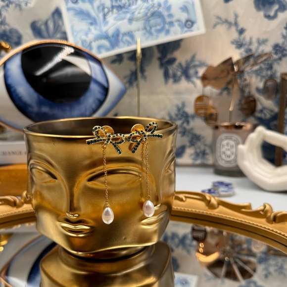 🆕 OSCAR DE LA RENTA 🧿 NWOT Swarovski Blue Crystal Bow Pearl Drop Earrings - Picture 14 of 15